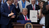 Dấu ấn kinh tế thế giới tuần 30/6-6/7: Tổng thống Trump ký đạo luật giảm thuế, thương chiến trước bước ngoặt