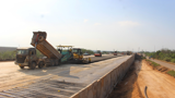 Cao tốc Vạn Ninh - Cam Lộ "hẹn" thông tuyến chính đúng dịp 30/4