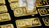 Giá vàng đuối sức vì USD phục hồi, SPDR Gold Trust gom 4 tấn