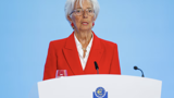 ECB hạ lãi suất, giảm dự báo lạm phát