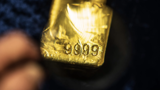 Nhu cầu “hầm trú ẩn” đưa giá vàng lên gần kỷ lục, SDPR Gold Trust gom thêm 3 tấn