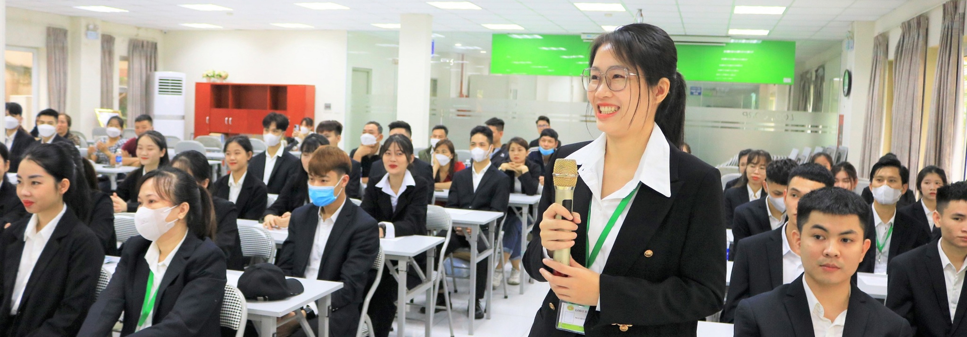 Ứng dụng công nghệ hỗ trợ thông tin cho người lao động tìm việc ở nước ngoài 