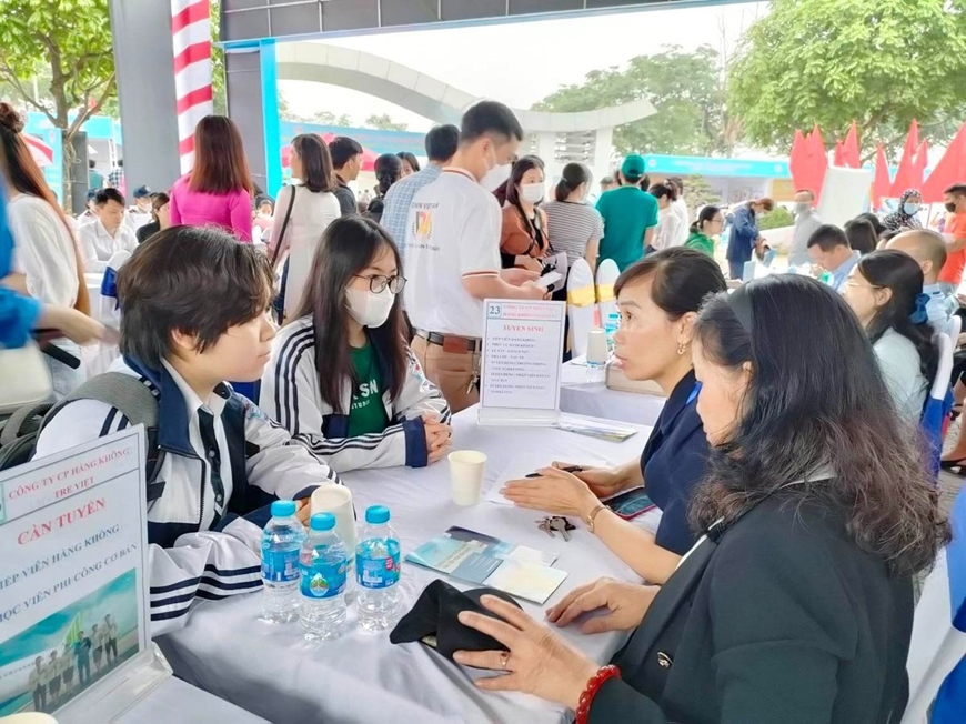 Hướng nghiệp và phân luồng học sinh, khắc phục tình trạng “chuộng bằng cấp”