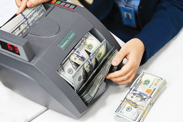 Lãi suất liên ngân hàng VND giảm mạnh