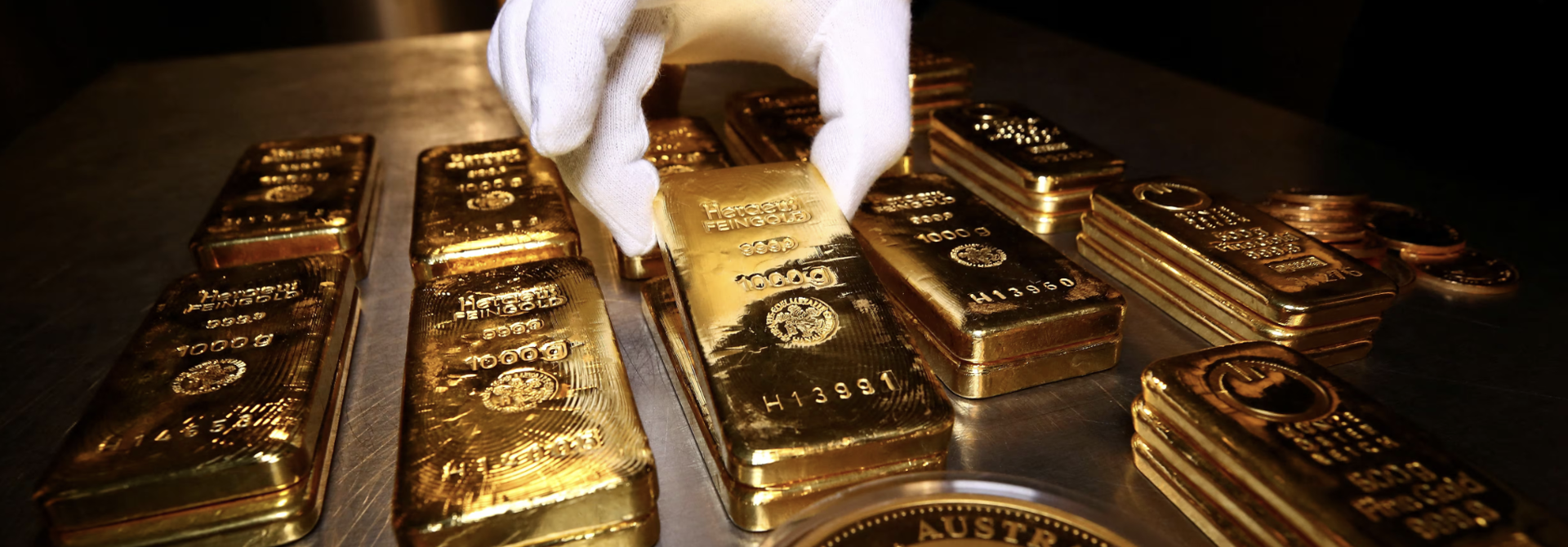 Giá vàng tăng vì đồng USD quay đầu giảm, SPDR Gold Trust bán ròng hơn 6 tấn vàng tuần này
