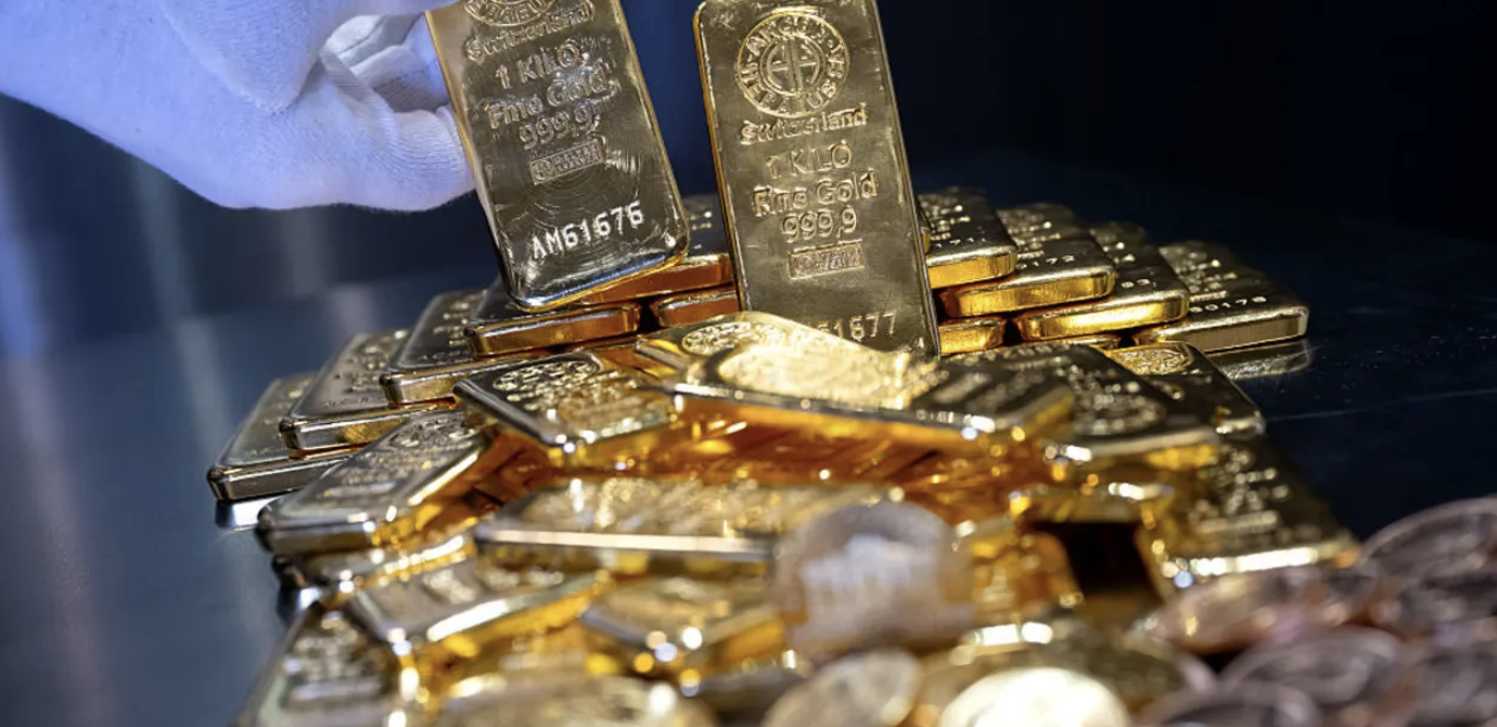 Giá vàng hướng mốc 3.400 USD/oz khi đồng USD giảm giá