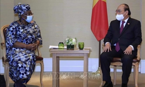 State President Nguyen Xuan Phuc meets with WTO Director-General Ngozi Okonjo-Iweal. (Photo from VNA)