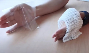 Loại vải “thần kỳ” biến chuyển động cơ thể thành điện năng