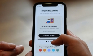 Ứng dụng chủ động hỏi người dùng cảm thấy thế nào vào lúc này. Các "cuộc giải cứu" nhỏ và các buổi trị liệu trực tiếp cũng có sẵn cho những người đang cảm thấy khó khăn. Ảnh: CNN
