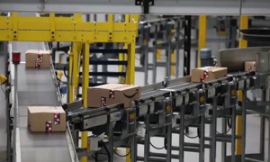 Nhà máy Amazon tại Anh