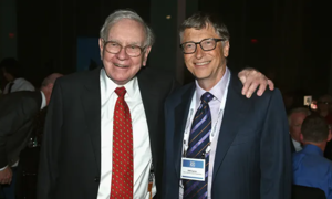Tỷ phú Warren Buffett và tỷ phú Bill Gates là bạn thân lâu năm - Ảnh: Getty Images