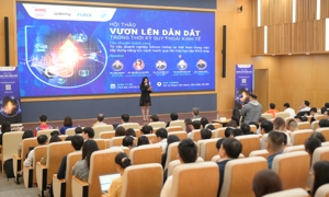 Hội thảo “Vươn lên dẫn dắt trong thời kỳ suy thoái kinh tế” 