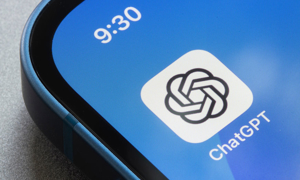 Sự xuất hiện của ứng dụng ChatGPT iOS đã mở ra cuộc tranh luận về quyền riêng tư, điển hình là những lời kêu gọi chính phủ điều chỉnh sự phát triển AI.