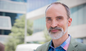 Ông David Rogers được biết đến là chuyên gia và nhà tư vấn hàng đầu thế giới về chuyển đổi kỹ thuật số và là tác giả của nhiều cuốn sách bán chạy nhất trong lĩnh vực này