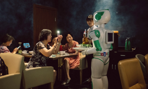 Robot do Trung Quốc sản xuất đang phục vụ toàn thế giới