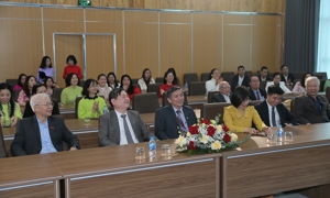 Đoàn công tác của Liên hiệp các Hội Khoa học và Kỹ thuật Việt Nam (VUSTA) do Chủ tịch Phan Xuân Dũng dẫn đầu đã tới thăm, chúc Tết Tạp chí Kinh tế Việt Nam vào sáng ngày 15/2, tức Mùng 6 Tết Giáp Thìn 2024. Ảnh: Chu Khoa.