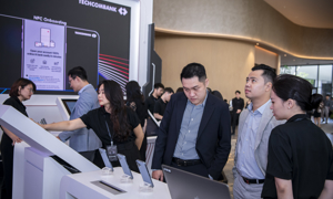 Khán giả trải nghiệm tại sự kiện công nghệ “Techcombank Keynote -Tiên phong đổi mới, bứt phá vượt trội”, diễn ra ngày 28/6