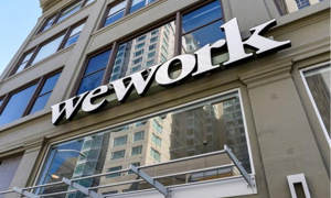 Logo WeWork bên ngoài văn phòng ở San Francisco (California, Mỹ)