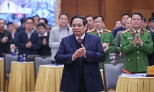 Thủ tướng Phạm Minh Chính chủ trì Phiên họp lần thứ 10 tổng kết hoạt động của Ủy ban Quốc gia về chuyển đổi số và Đề án 06 về phát triển ứng dụng dữ liệu về dân cư, định danh và xác thực điện tử phục vụ chuyển đổi số quốc gia năm 2024, phương hướng, nhiệm vụ trọng tâm năm 2025 - Ảnh: VGP. 