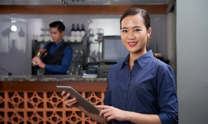 Tương lai của du lịch không nằm ở việc lựa chọn giữa AI hay tính chân thực, mà là kết hợp cả hai để tạo ra những dịch vụ thông minh, đậm chất người. Nguồn: Freepik