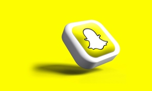 Snap Inc., được thành lập vào năm 2011 với định hướng là một công ty “camera-first”. Trong những năm gần đây, Snap chuyển hướng mạnh mẽ sang lĩnh vực thực tế tăng cường (AR)