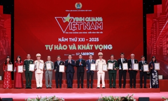 Vietnam Airlines được vinh danh tại chương trình "Vinh quang Việt Nam 2025"