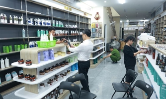 Đột kích kho mỹ phẩm giữa Đông Hà phát hiện 2,5 tấn hàng không rõ xuất xứ