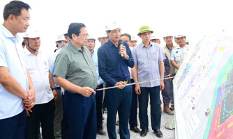 PM examines key infrastructure projects in Quang Tri province