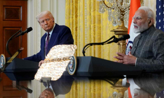 Tổng thống Trump áp thuế quan 25% lên Ấn Độ, 15% lên Hàn Quốc