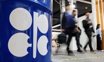OPEC+ tiếp tục tăng mạnh sản lượng dầu để giữ thị phần