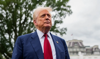 Tổng thống Trump tuyên bố áp thuế 100% với con chip nhập khẩu