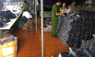 Dồn dập triệt phá cơ sở sản xuất, kho chứa hàng giả nhãn hiệu nổi tiếng