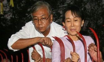 Aung San Suu Kyi chính thức thành “siêu bộ trưởng”