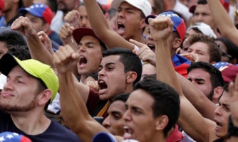 Lạm phát 500%, người Venezuela được tăng lương 40%