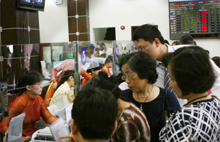 Nhiều rủi ro “đốt cháy” lợi nhuận ngân hàng 2008