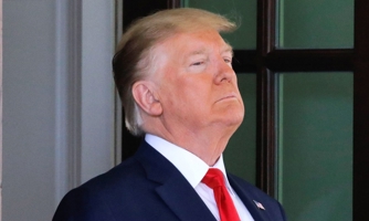 “Ông Trump bực đến nỗi định tăng gấp đôi thuế áp lên hàng Trung Quốc”