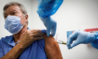 Vaccine ngừa Covid-19 có tác dụng phụ như thế nào?