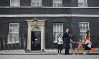 David Cameron đi, Theresa May đến với chức Thủ tướng Anh