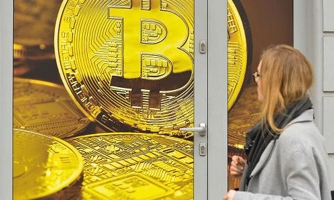 Giá Bitcoin bất ngờ tăng 17%, vượt 8.000 USD