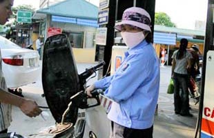 Vi phạm trong kinh doanh xăng dầu: Giảm lượng, tăng “chất”