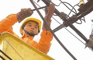 “Vẫn phải tiếp tục kìm giá điện”