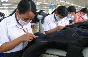 Nhập siêu tiếp tục giảm