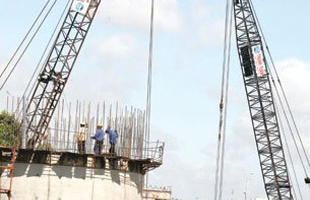 Khắc phục đình trệ và ngăn ngừa lạm phát: Thách thức mới