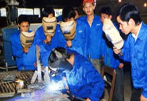 Đưa người nghèo đi xuất khẩu lao động