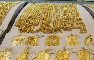 Vàng lại trượt giá, giao dịch cầm chừng