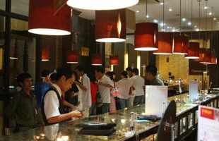 Giá vàng lao lên 2.060.000 đồng/chỉ