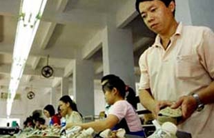 Canada điều tra chống bán phá giá giày da Việt Nam