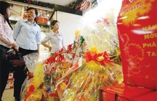 “Dùng hàng Việt” hay hàng Việt phải được dùng?