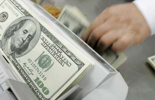 Tiền đang chạy về phía nước Mỹ