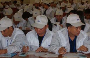 Xuất khẩu lao động gặp khó vì khủng hoảng